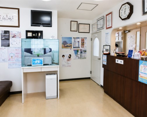 【米沢駅より徒歩24分】最先端の歯科用CTを完備し先進の画像診断から特殊外来まで幅広く対応する「足立歯科医院」