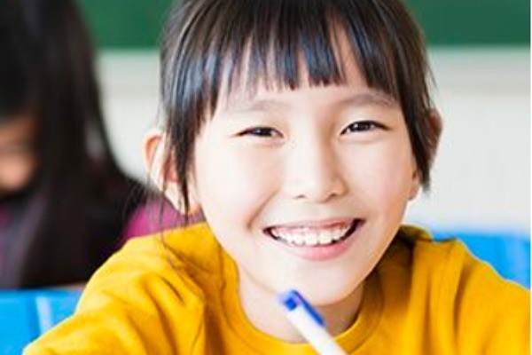 歯が生え始める生後約半年以降からの受診をすすめ、将来を見据えた口腔環境づくりを大切にしています。