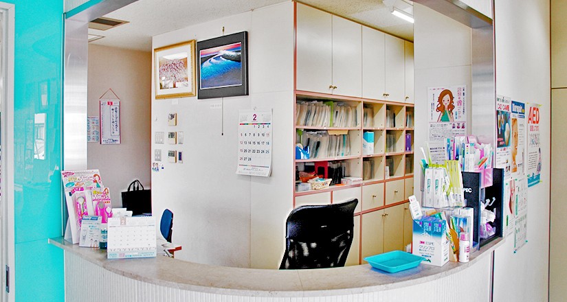 ①医院外観②受付③待合室