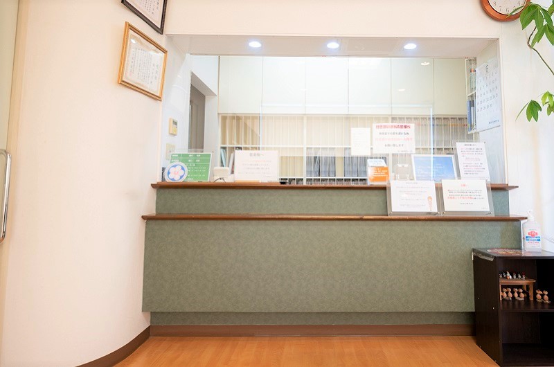 ①外観②受付③診察室