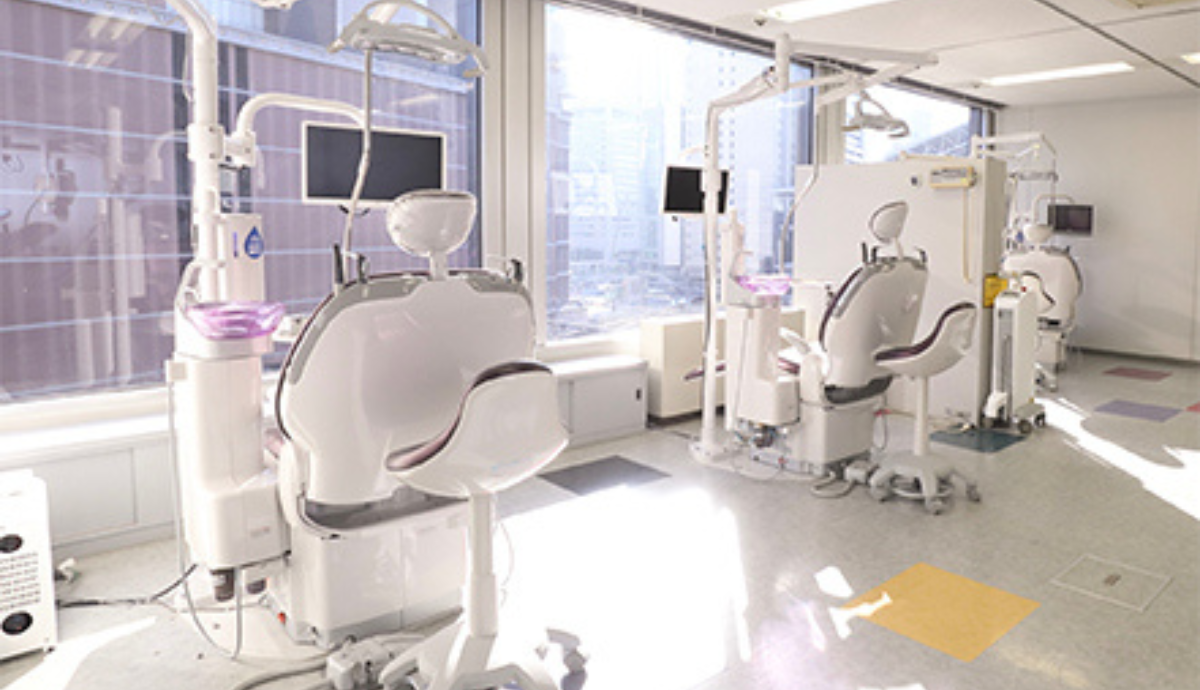 【梅田駅 出口2から徒歩2分】痛みに配慮した診療と信頼のチーム体制で幅広い歯科治療を提供「オクノ歯科」