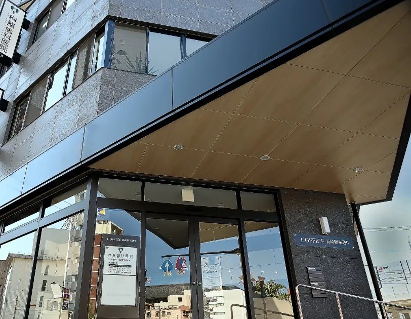 ①医院外観②受付③待合室