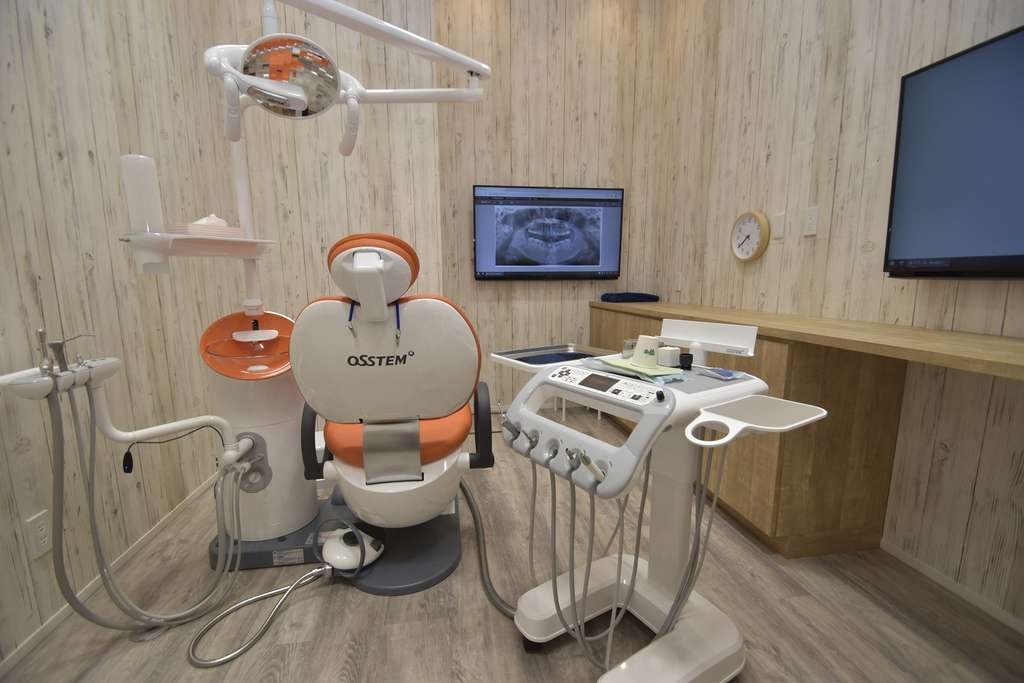 インプラント治療は生存率で選んでください。有明ガーデン歯科クリニックでは日本口腔インプラント学会専門医がインプラント治療を行います