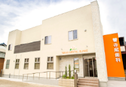 ①診療室②歯科医院外観③個室