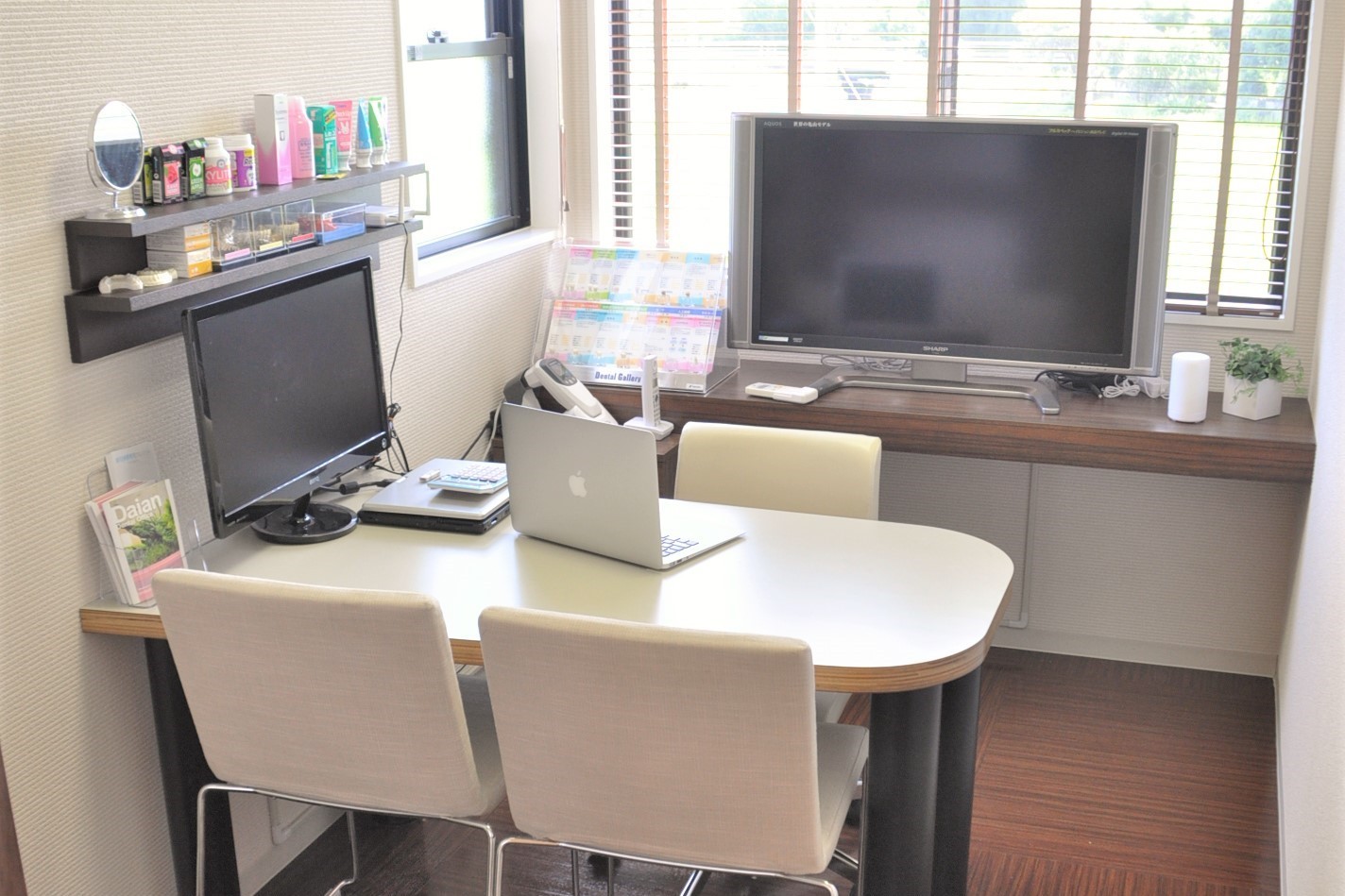 ①医院外観②待合室③カウンセリングルーム