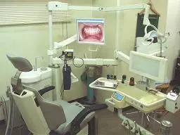 ①外観②受付③診察室