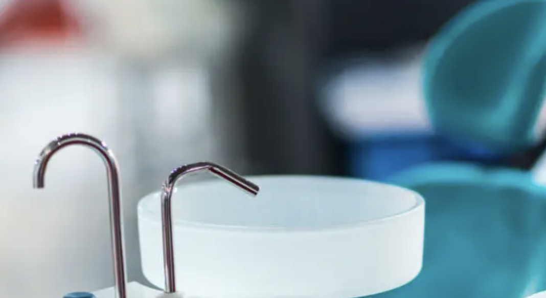 【弥刀駅 東口より徒歩1分】年中無休で夜22時まで診療するたんぽぽ会歯科みと院