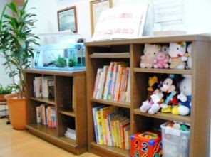 お子様用のおもちゃや絵本が多くあります