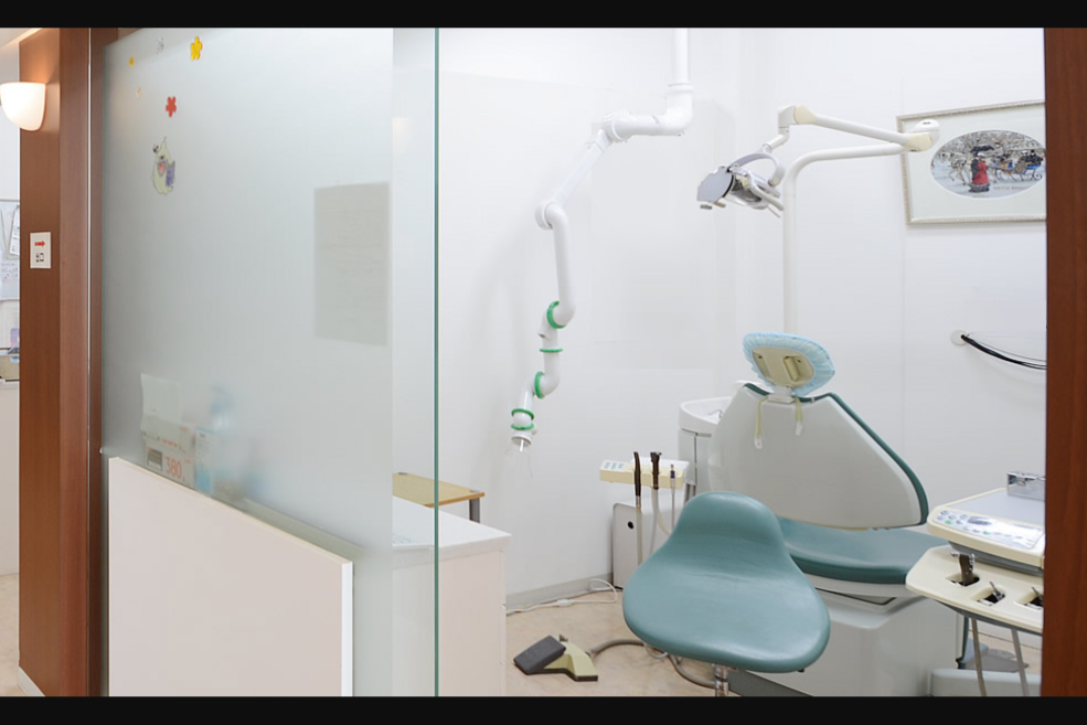 ①外観②受付③診療チェア