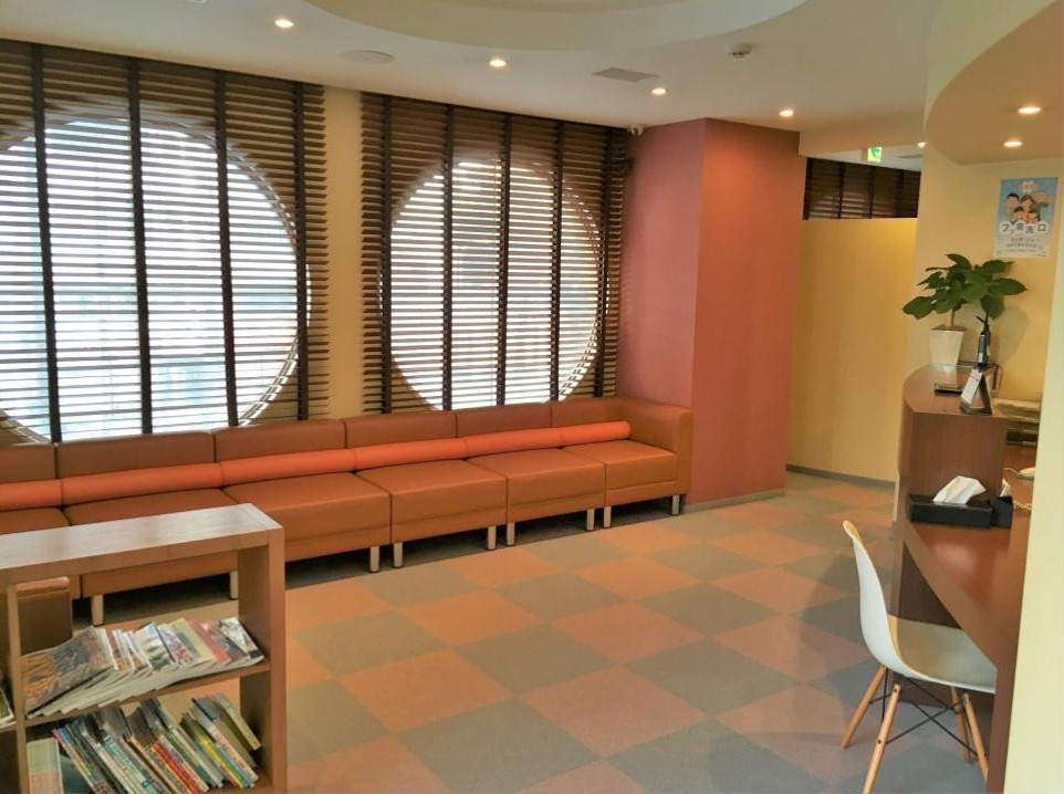 ①受付②待合室③診療室