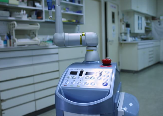 「ブラッシング指導ではじまり、ブラッシング指導で終わる」をモットーに、患者様に正しいブラッシング方法を指導し、歯周病の予防と改善を目指しています。