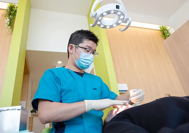 家族3世代が安心して通える歯科医院を目指し、地域の身近なかかりつけ歯科医として診療を行っています