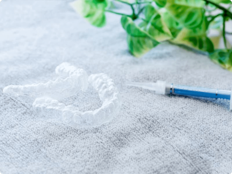 歯を削ることなく本来の白さを引き出すホワイトニングに対応しています