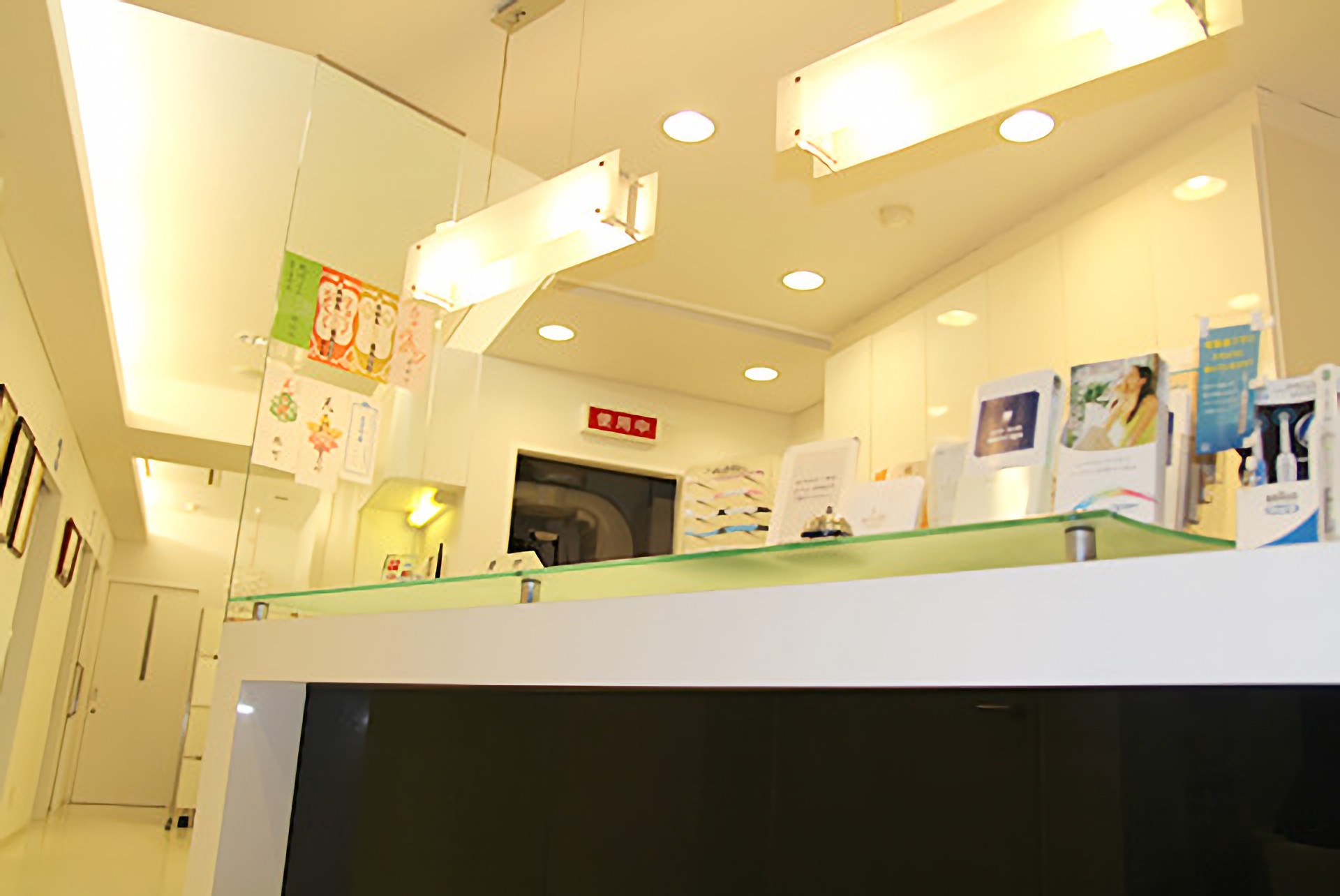 ①受付②待合室③診療室