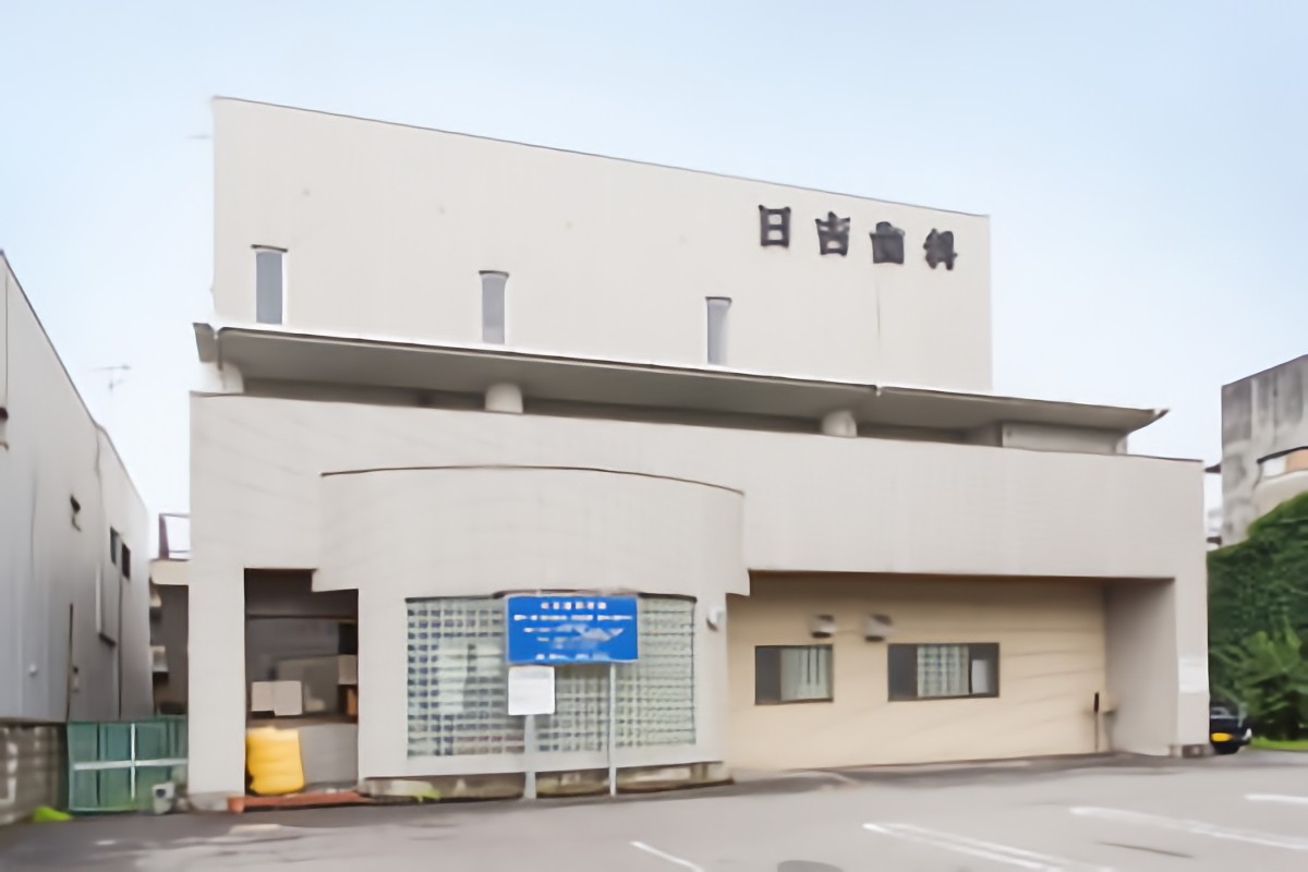 ①医院外観②女性歯科医師在籍③セレックシステム導入