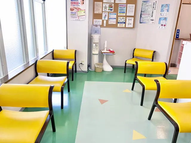 【顎咬合学会認定医 在籍】【小原田中学校バス停 徒歩2分】治療内容を丁寧に共有し、不安に配慮した診療を行うごん歯科医院