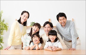 口腔内の状態や審美的な希望を踏まえ、適した修復方法を提案しています。