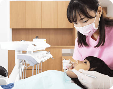 ①歯科定期健診②診療室③診察チェア