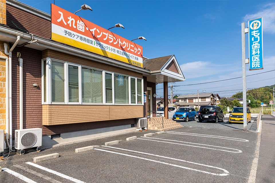 ①医院外観②受付③待合室