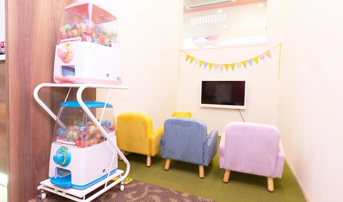 ①待合スペース②診療ユニット③キッズスペース