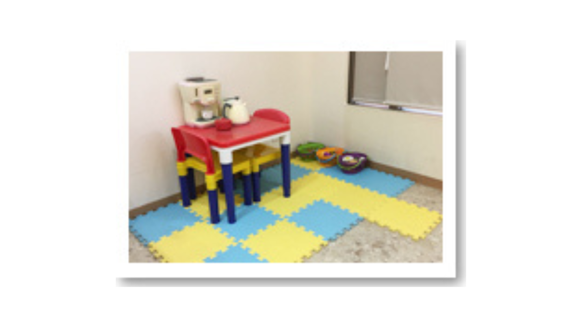 ①受付②キッズコーナー③診療室