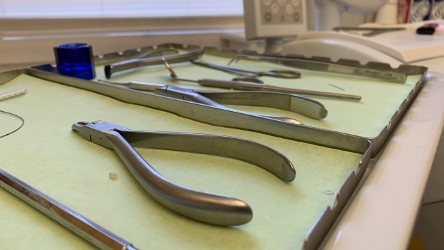 機能回復と症状改善の両面を重視しながら、患者様の健康維持に寄与する歯科口腔外科診療を実践しています。※写真はイメージです。