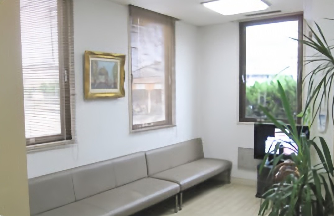 ①診療室②受付③待合室