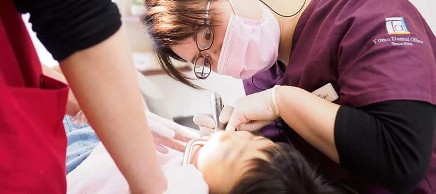 お子様の成長や口腔内環境に合わせた診療を提供しています