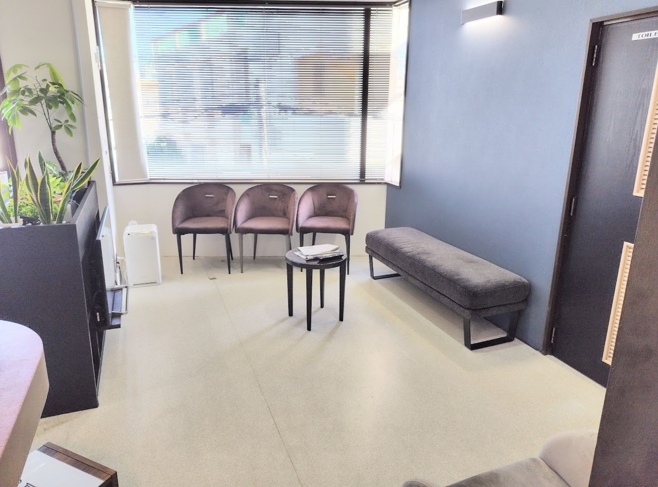 ①待合室　②診療室　③治療器具※写真はイメージです。