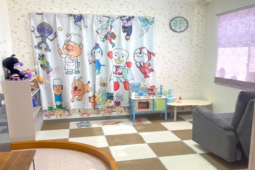 ①診療ユニット ②キッズスペース ③スロープ・手すり