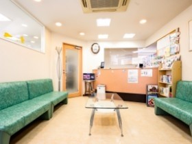 ①外観②受付・待合室③診療室