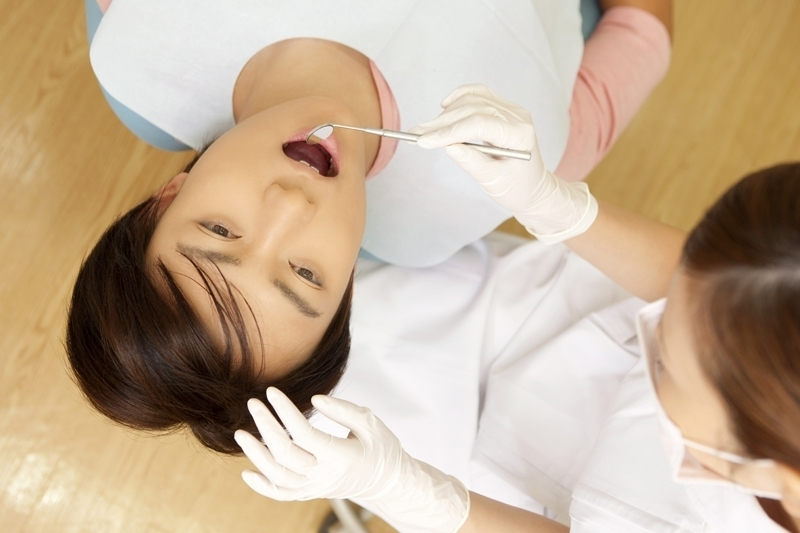 高血圧症や糖尿病、心疾患など全身疾患をお持ちの患者様にも配慮した歯科治療を行っています