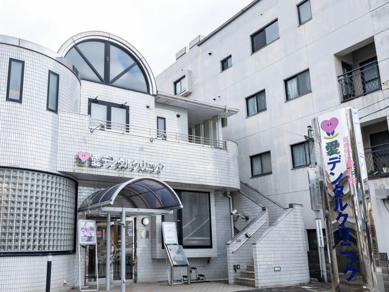 クリニック外観と院内の様子