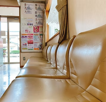 ①歯科医院外観②待合スペース③診療室