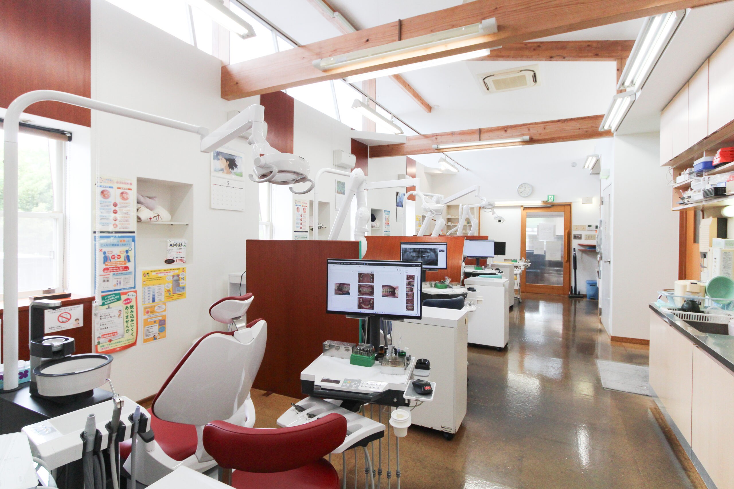 セルフケアとプロのケアで健康な歯を守ります