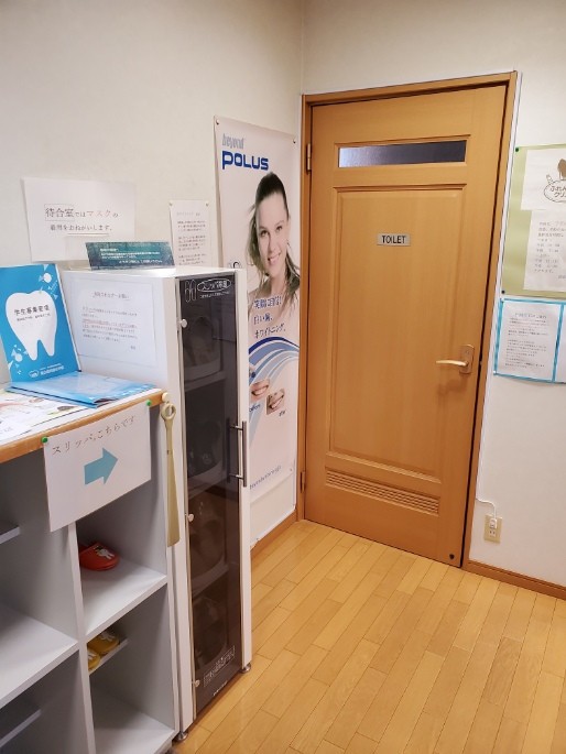 ①クリニック看板②クリニック外観③入口