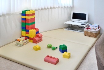 段差のない設計と充実した設備で、誰でも安心して通える院内環境