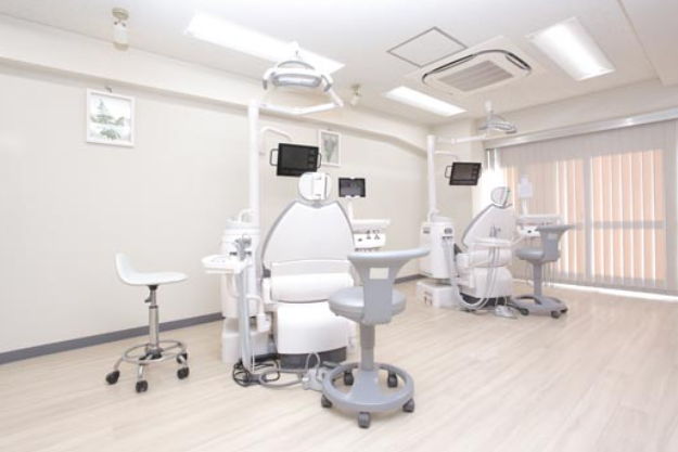 【新宿御苑前駅 徒歩8分】お口の健康のパートナーとして、痛みや不安の少ない、患者様に優しい診療をご提供