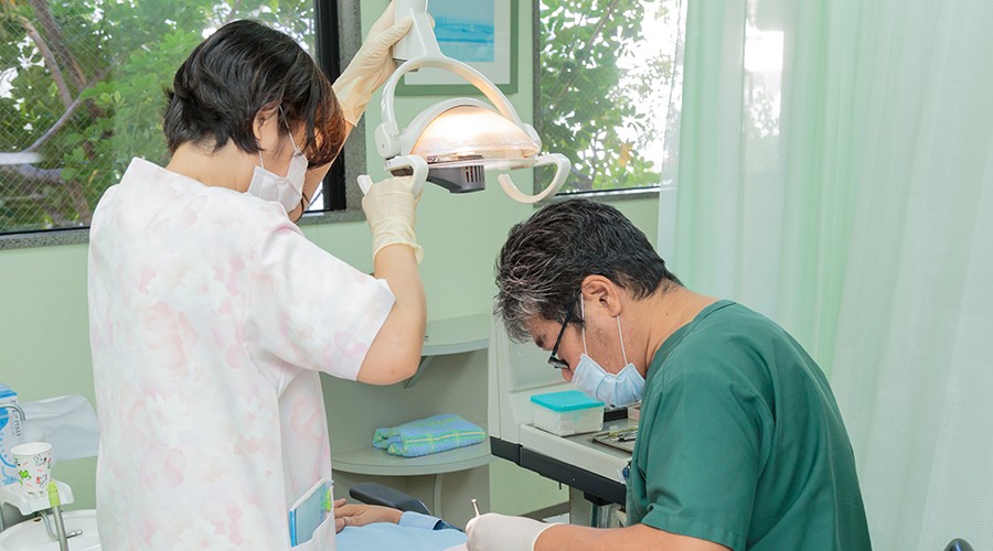 残っている歯の状態や生活スタイルに合わせ、無理のない治療計画を立てています。