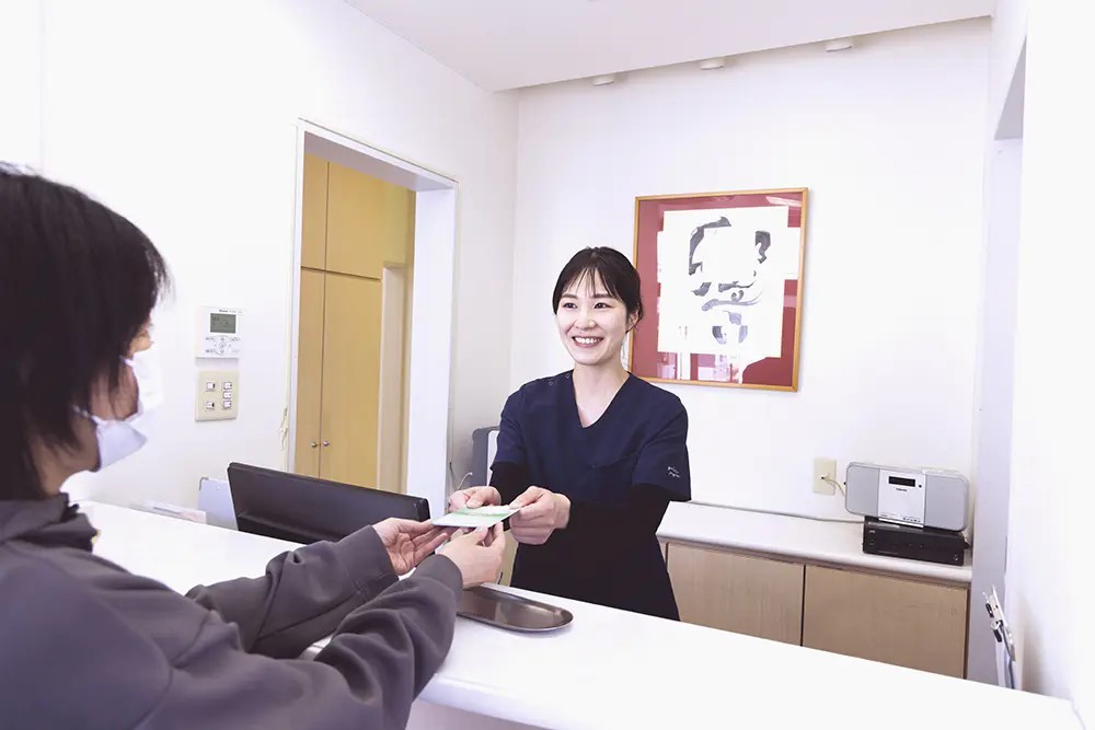 ①外観②受付③診療台