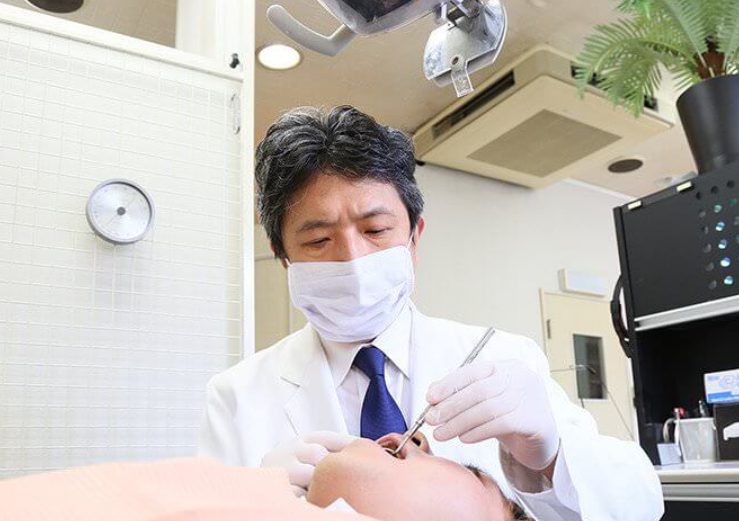 院長の遅澤　顕二