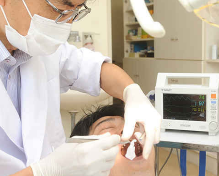 臨床経験豊富な口腔外科専門医