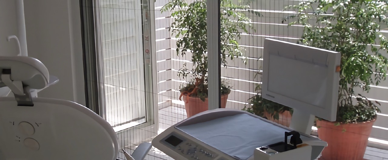 ①医院外観②待合室③診療室