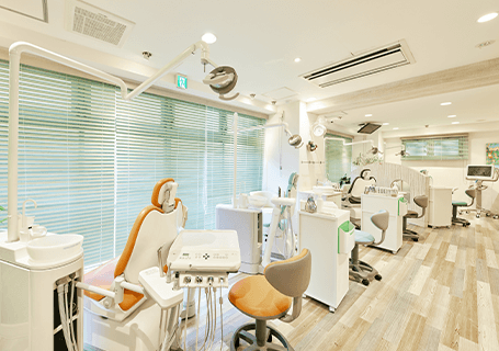 【府中駅より徒歩2分】【土日診療あり】来院された患者様を大切に想い、安全かつ精密な治療を実践する「府中けやき通り矯正歯科」