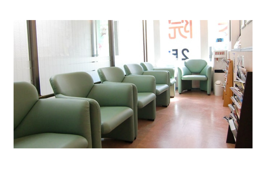 ①医院外観②診療室③待合室