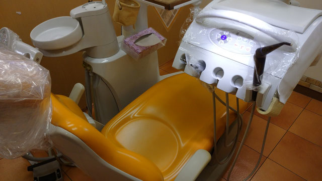 ①クリニック外観②受付③KAVO社製のユニット