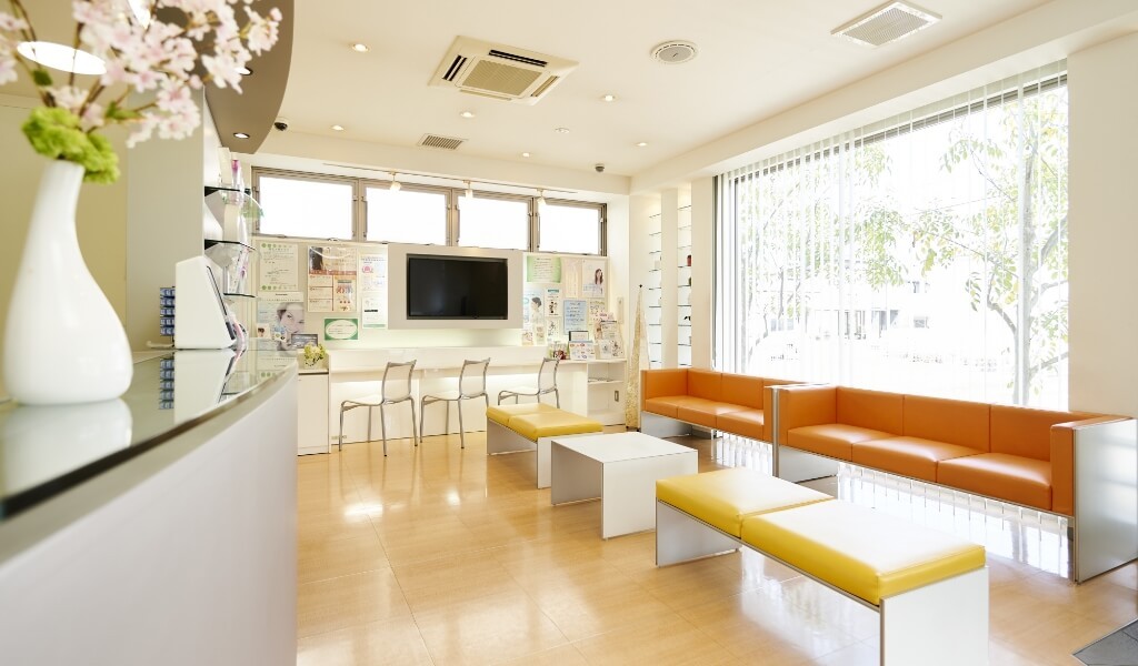 院内は高級感と清潔感があるつくりとなっています