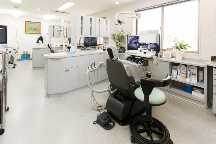 ①外観②受付③診療チェア