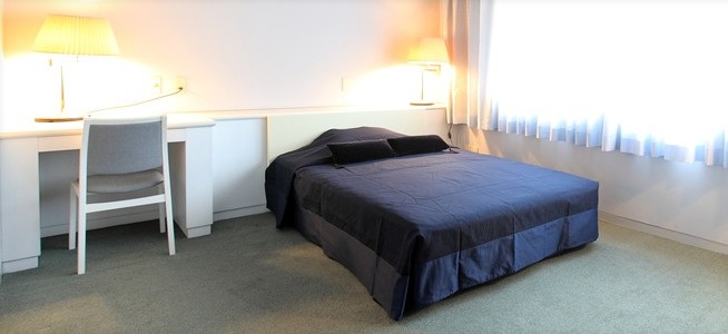 ①受付②待合室③開放感のある入院室