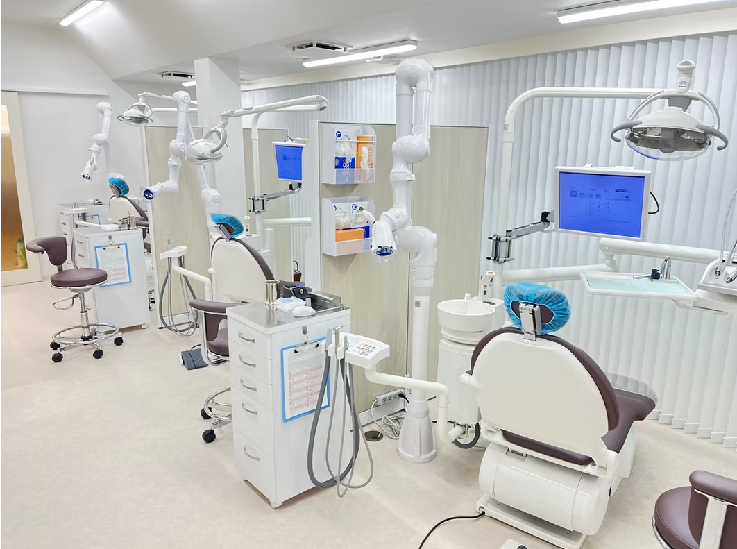 ①院内②待合スペース③診療室